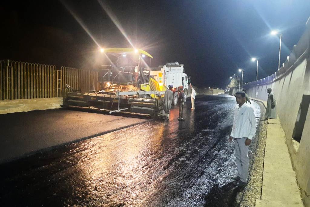 طرق حديثة تغطي أنحاء محافظة أسوان  (3)