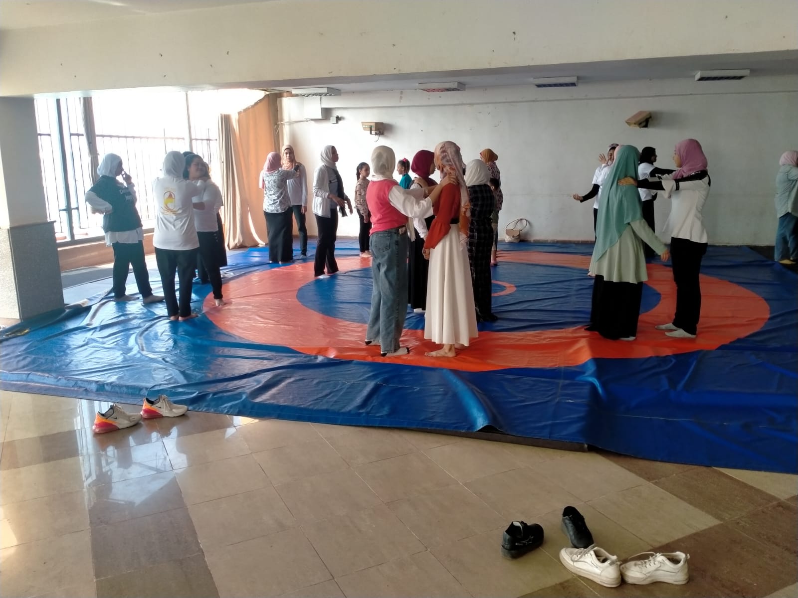 فعاليات تدريب طالبات جامعة الأقصر فنون الدفاع عن النفس