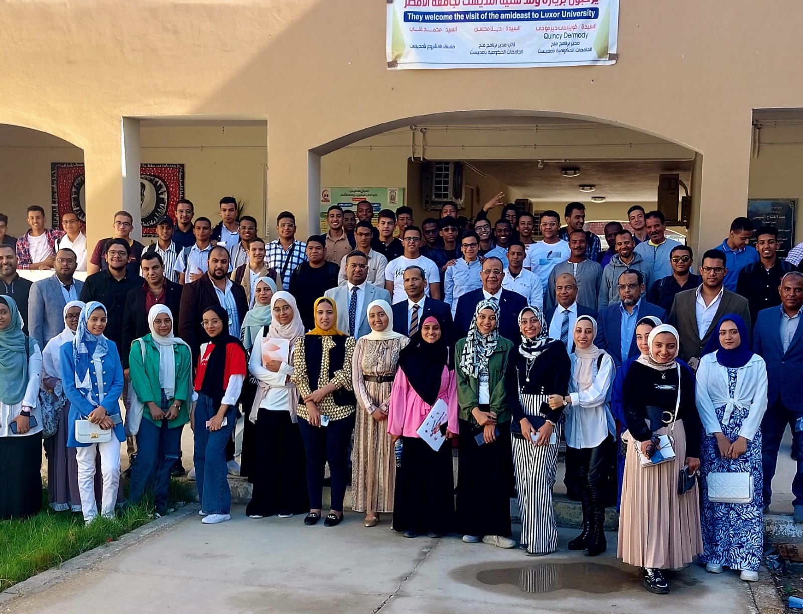 رئيس جامعة الأقصر يشهد حفل استقبال طلاب كلية الطب رئيس جامعة الأقصر يشهد حفل استقبال طلاب كلية الطب