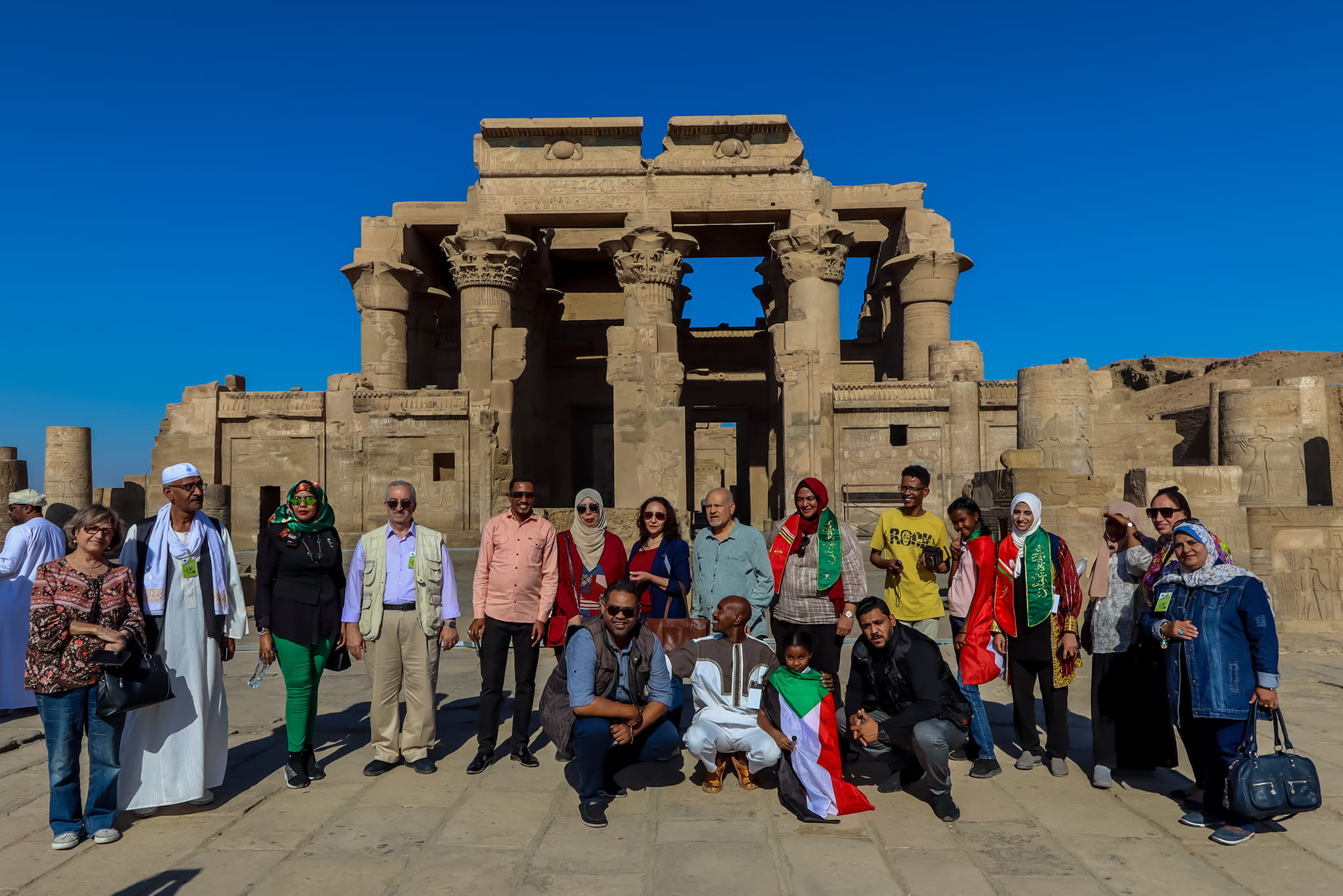 أعضاء المهرجان بمعبد كوم أمبو