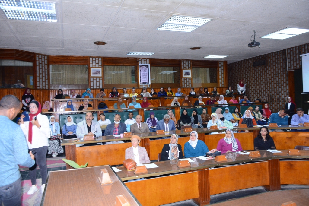 انطلاق أمبادرة التوعوية كلامك إيه للغة الإشارة بجامعة أسيوط (1)