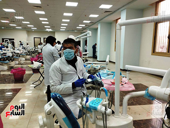 قيام-طلاب-طب-الاسنان-بتقديم-الخدمة-مجانا-لاهالى-الشرقية