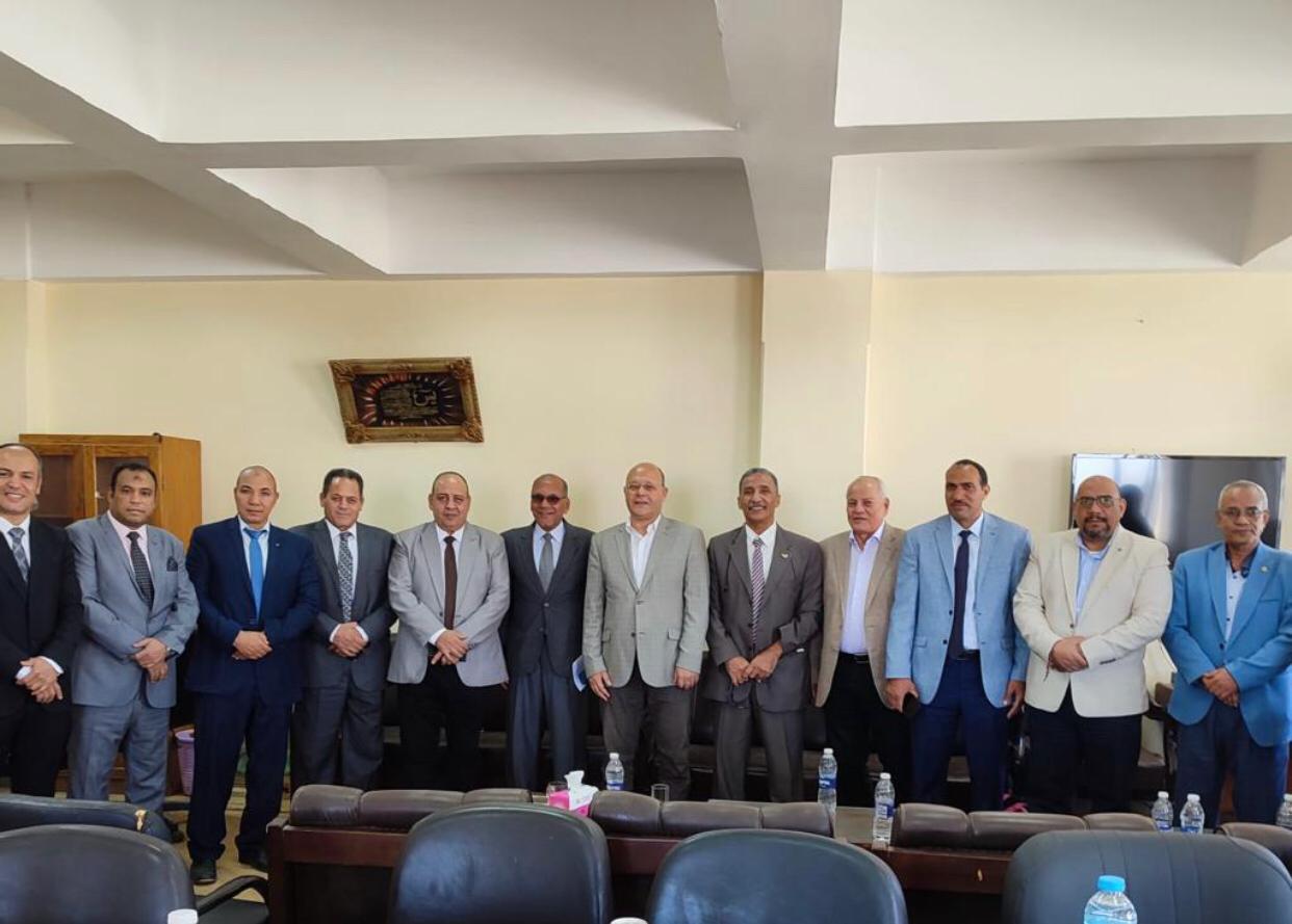 نائب رئيس جامعة سوهاد بالمناقشة