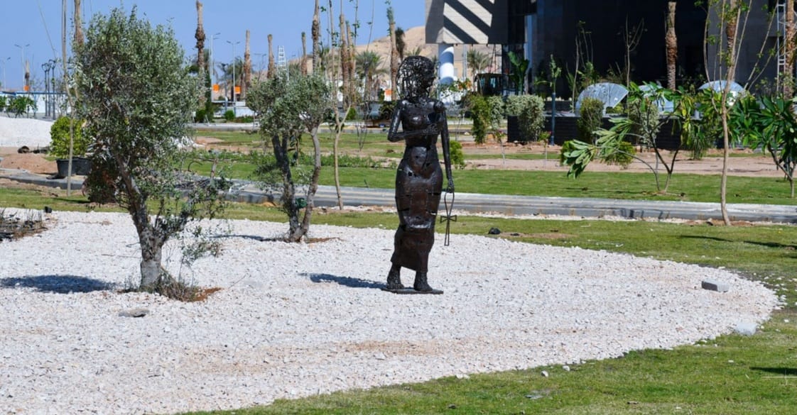 اللمسات الاخيرة بالحديقة المركزية (2)