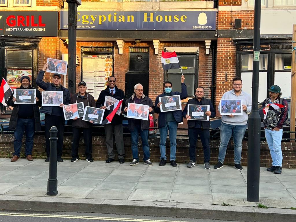 مصريون في لندن يدعمون النائب عمرو درويش