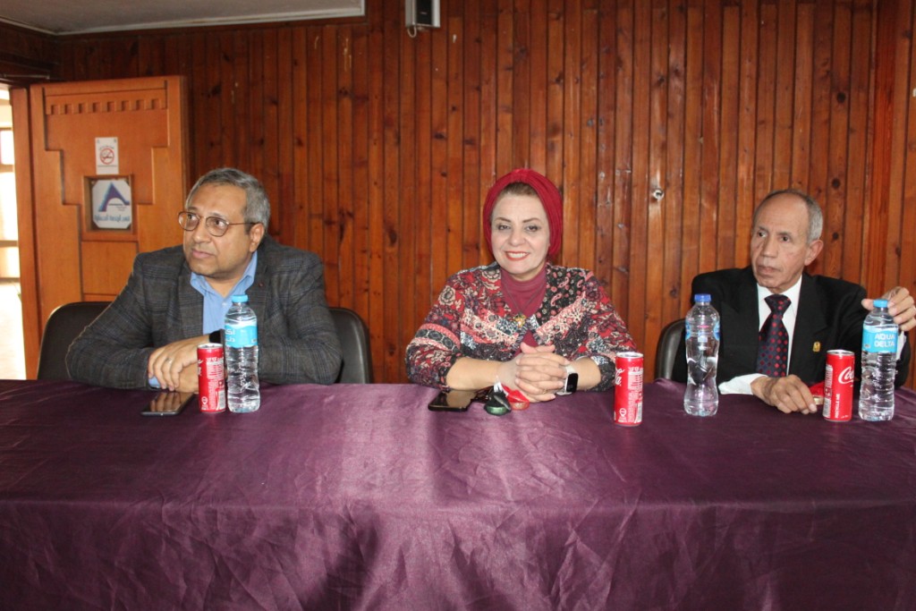 جانب من الندوة