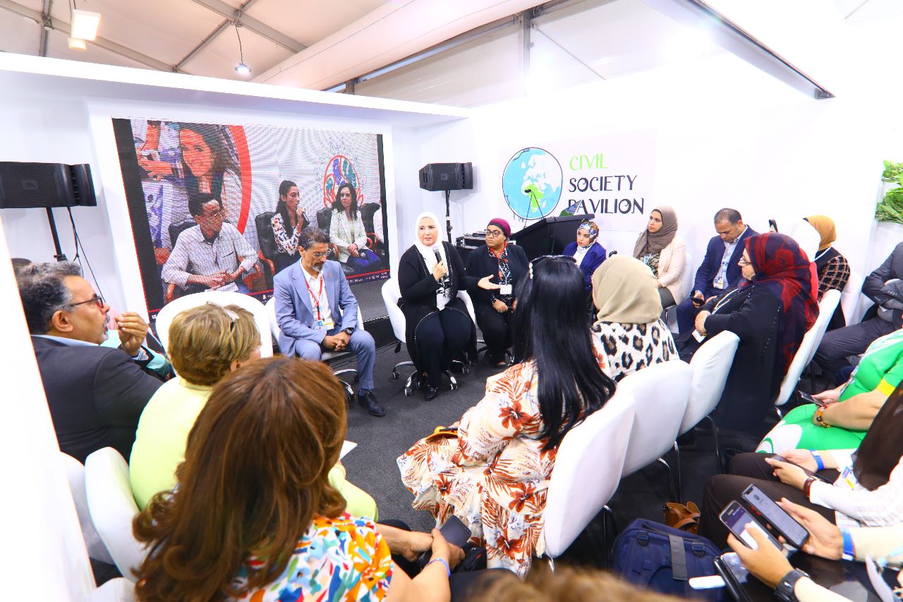 وزيرة التضامن خلال لقاء ممثلى المجتمع المدنى على هامش مؤتمر المناخ بشرم الشيخ