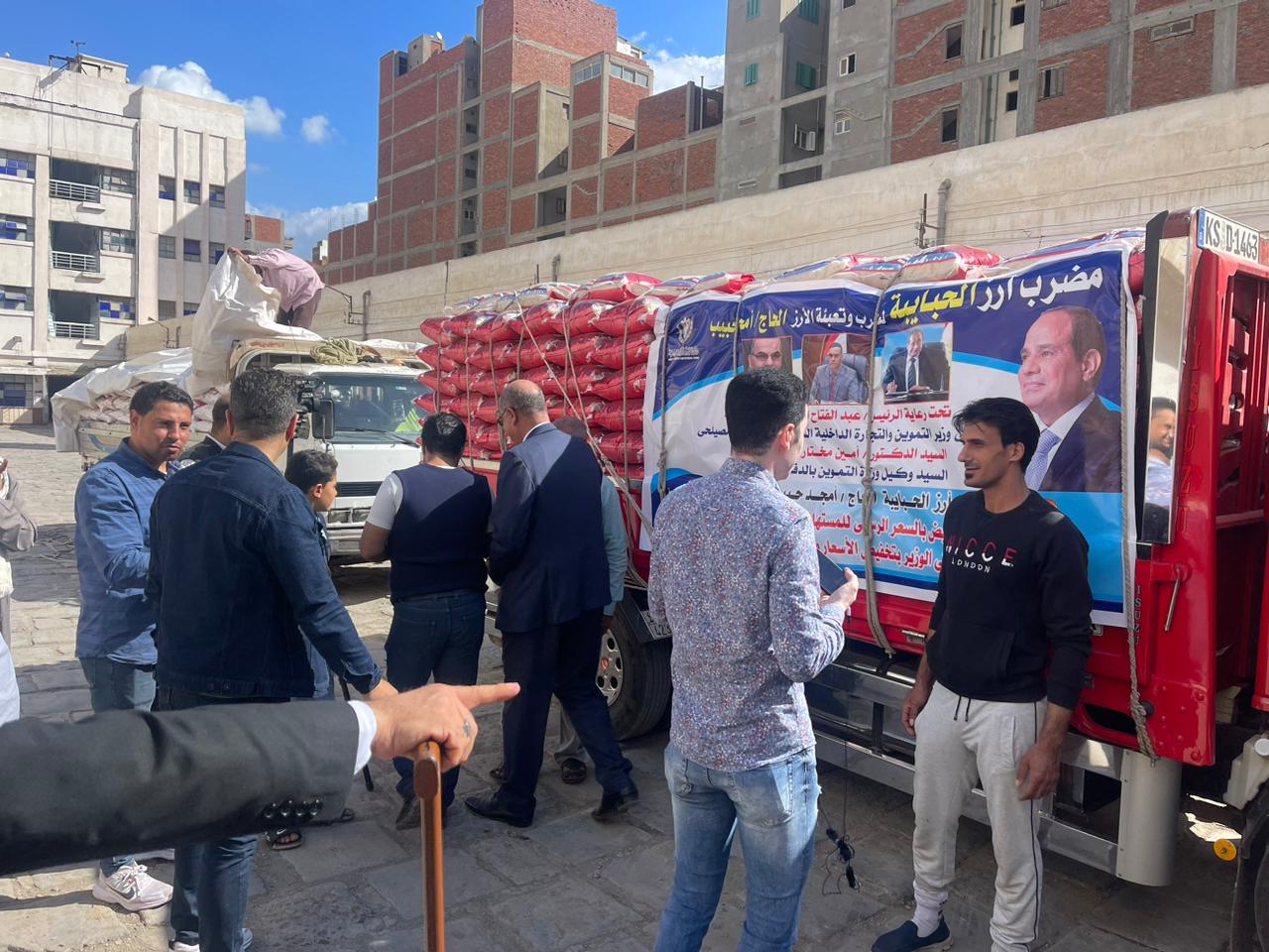 جانب من توزيع الأرز (1)