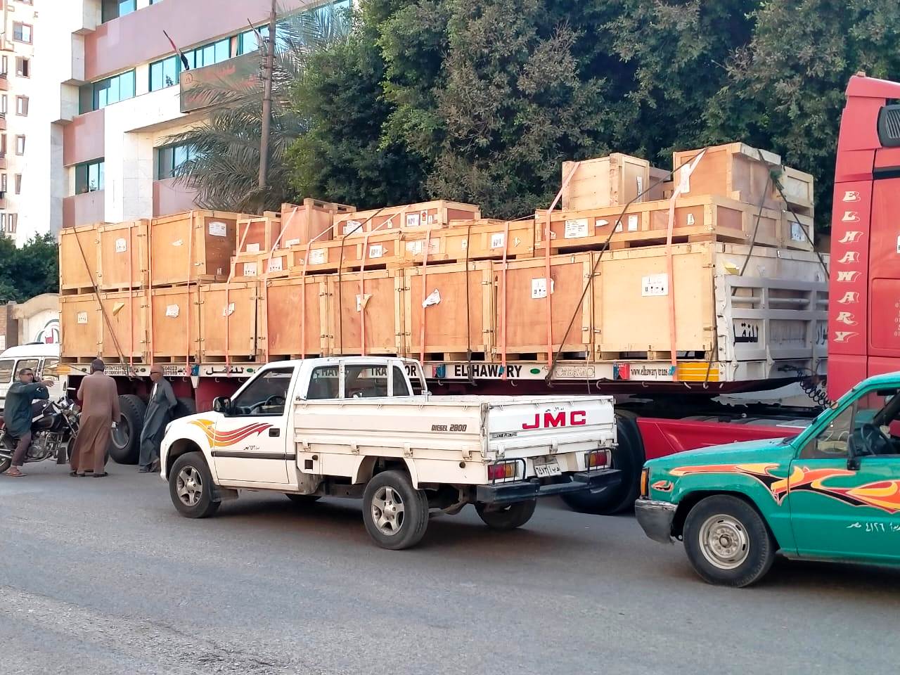 وصول أجهزة الأشعة محافظة سوهاج  (1)