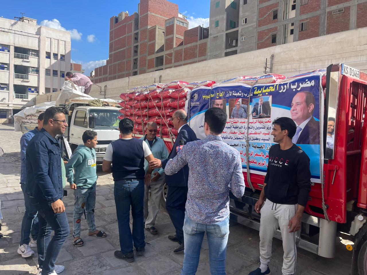 توزيع 80 طن أرز بالمنصورة وطلخا واجا  والسنبلاوين وبلقاس بسعر 12 جنية للكيلو (1)