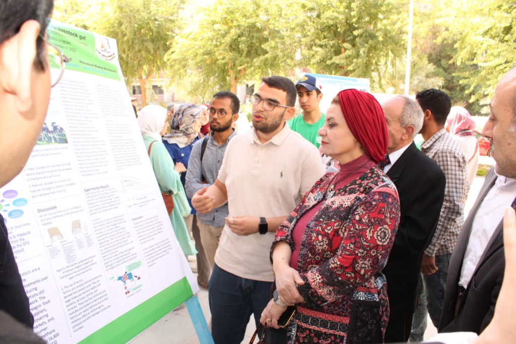 خلال زيارة نائب رئيس الجامعة (3)