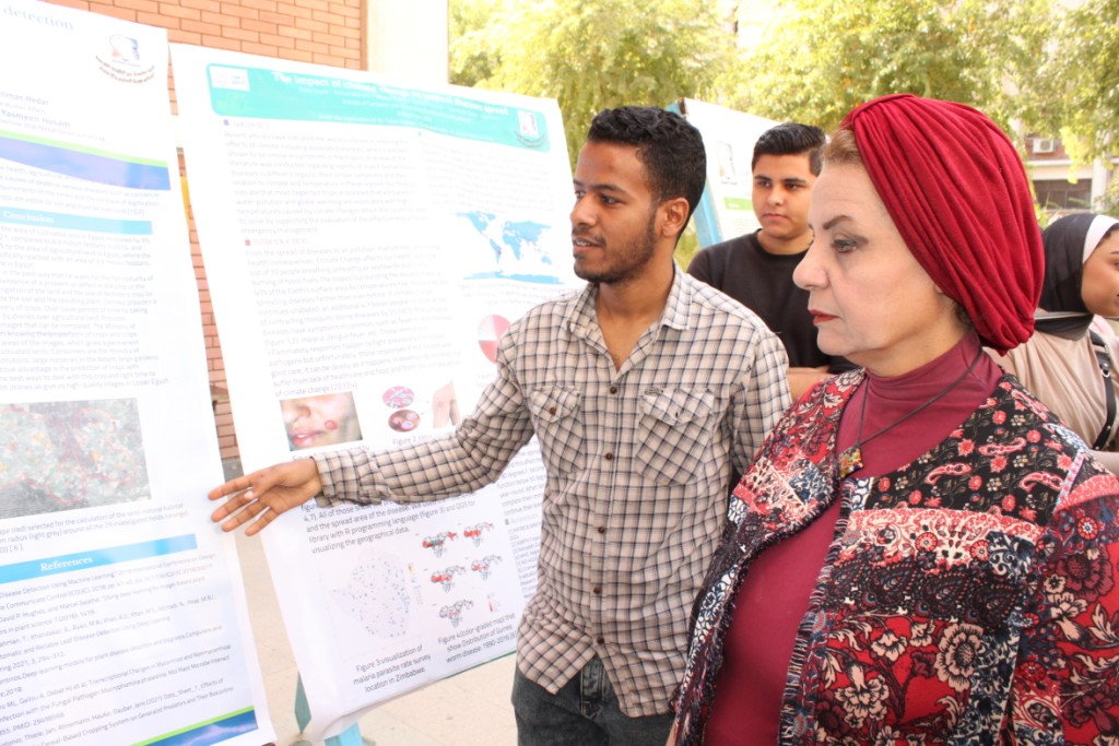 زيارة نائب رئيس جامعة أسيوط (1)