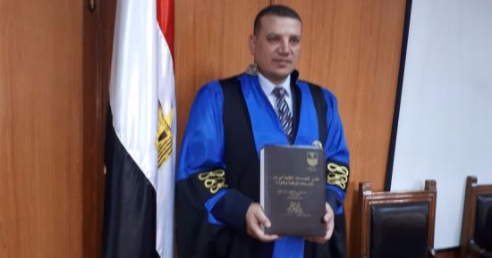 حصول السجين محمد الشناوي على الدكتوراة