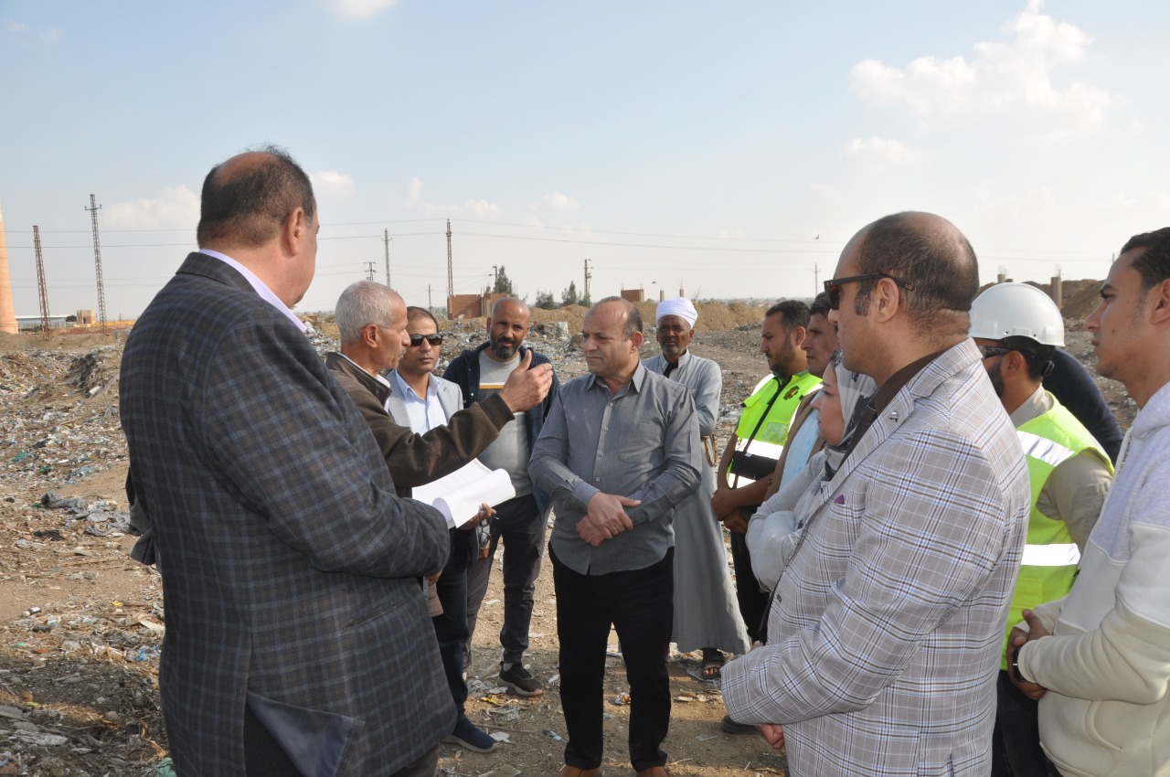 السكرتير العام يتفقد رفع كفاءة وتطوير مصنع تدوير وإنتاج السماد العضوى بمركز سمسطا في بنى سويف (2)