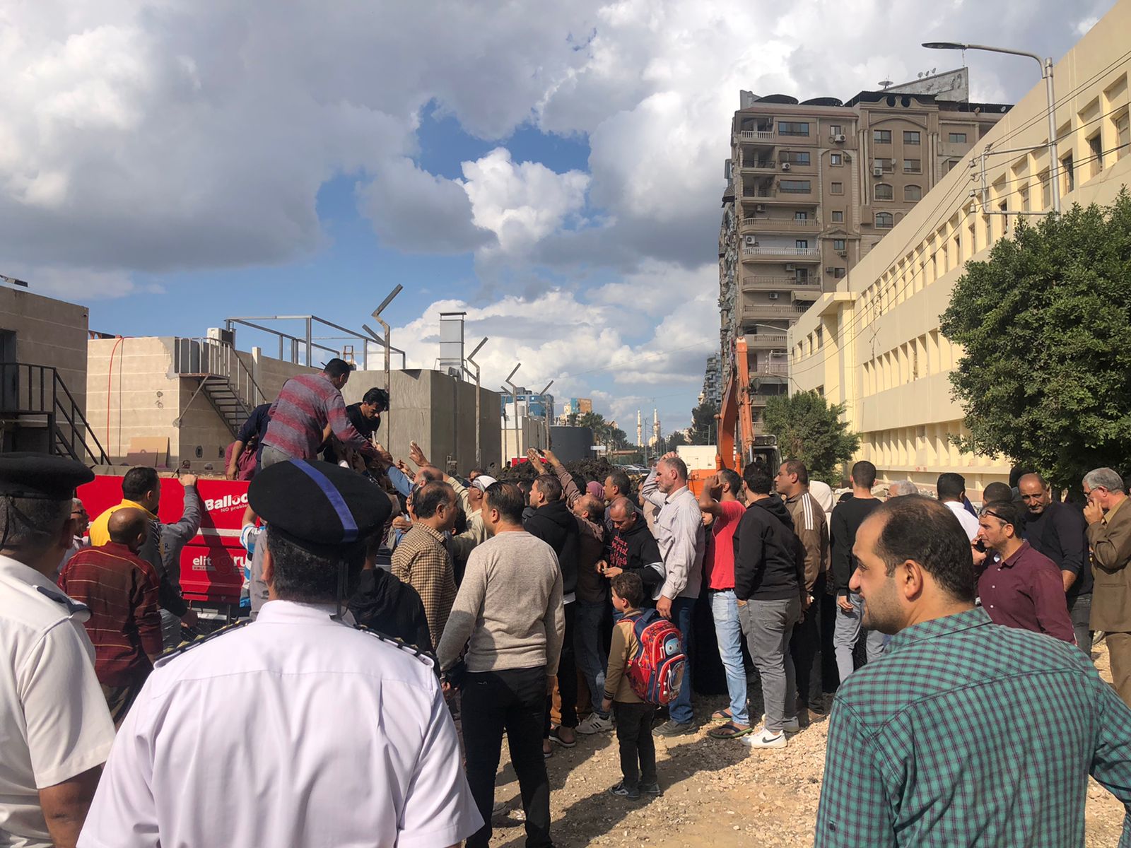 جانب من توزيع الأرز (2)