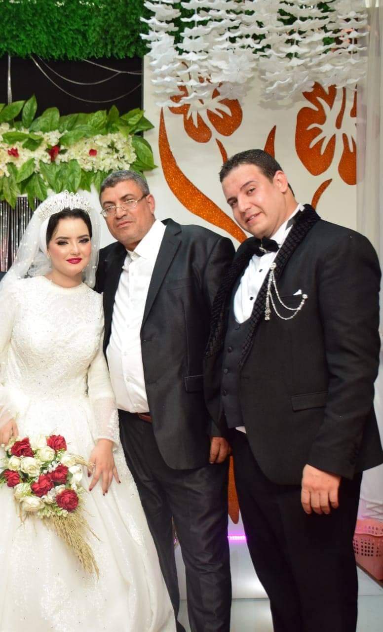 صورة مع أسرتها