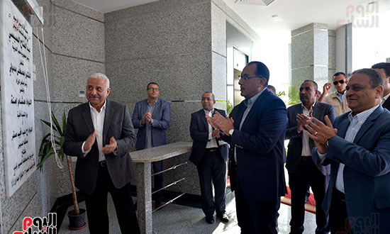 بدء زيارة رئيس الوزراء الى محافظة السويس مبنى المحقظة والمركز النوكنولجي (4)