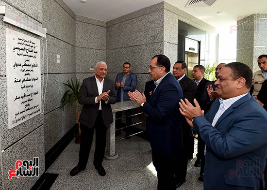 بدء زيارة رئيس الوزراء الى محافظة السويس مبنى المحقظة والمركز النوكنولجي (15)
