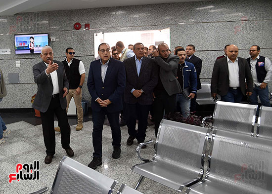 بدء زيارة رئيس الوزراء الى محافظة السويس مبنى المحقظة والمركز النوكنولجي (23)