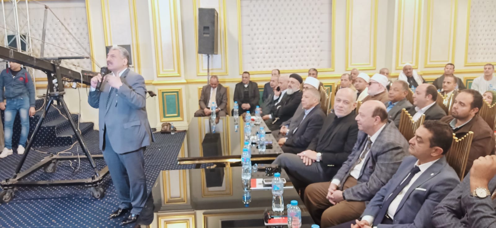 جلسة الحوار الوطني حول دور الاقتصاد المصرى فى تعزيز الصادرات (14)