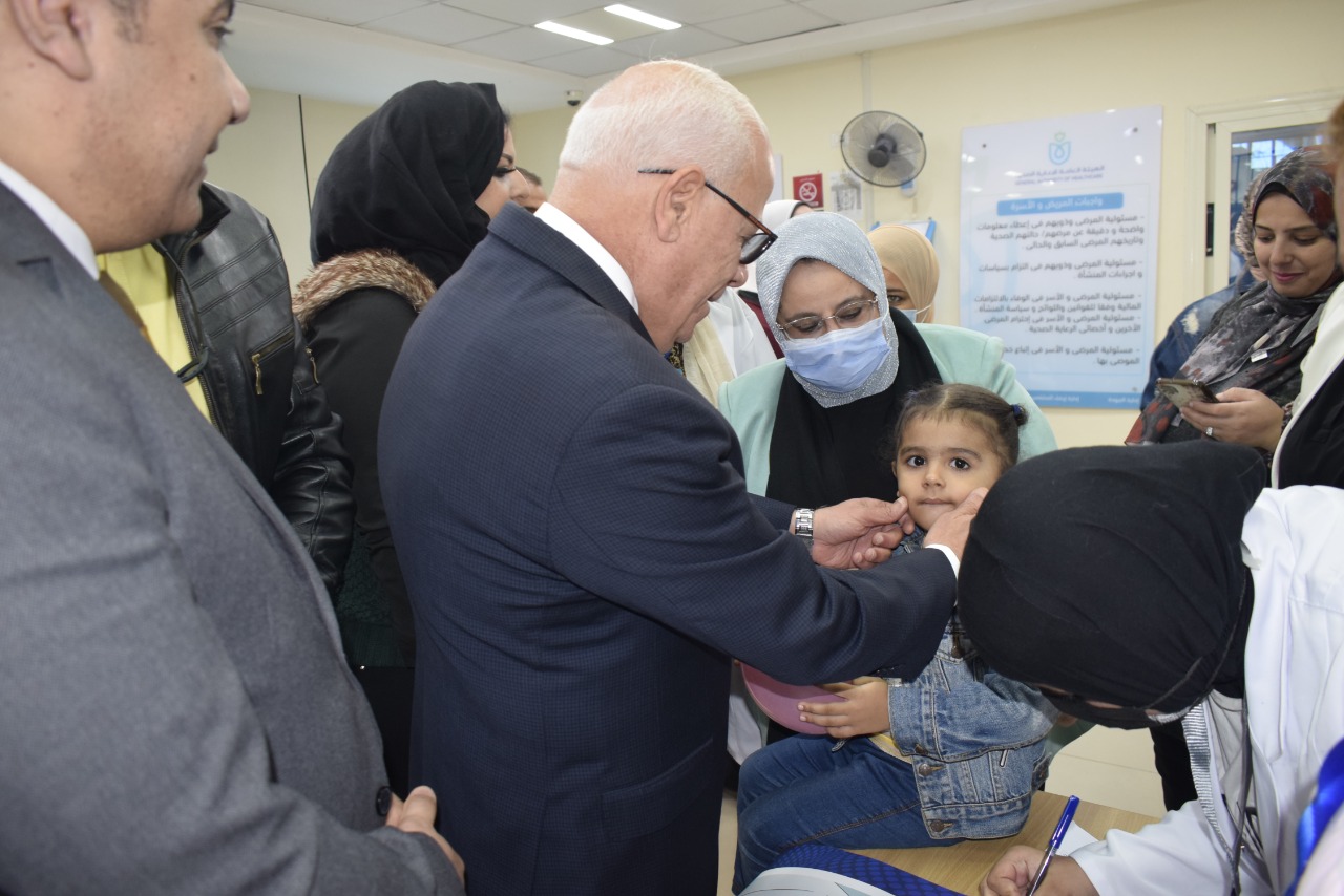 محافظ بورسعيد يدشن حملة التطعيم ضد شلل الأطفال (5)
