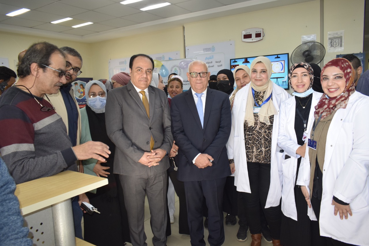 محافظ بورسعيد يدشن حملة التطعيم ضد شلل الأطفال (2)
