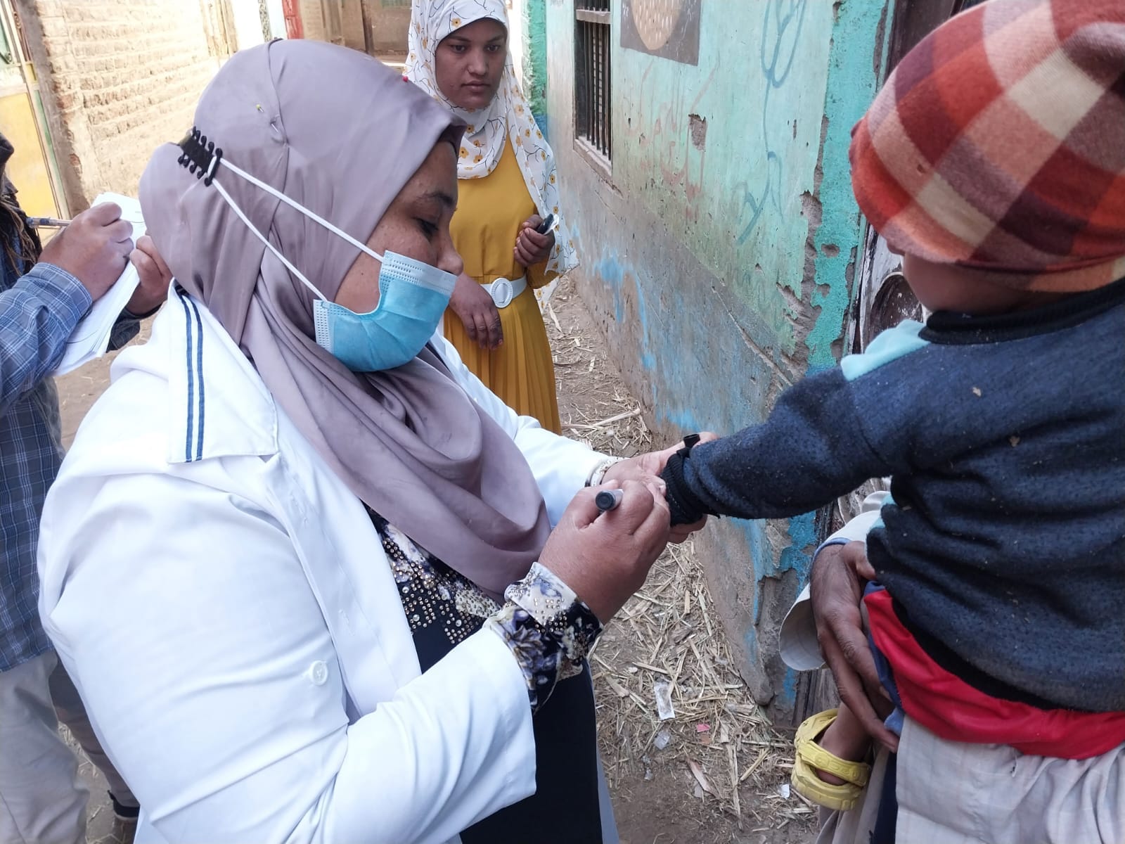 صحة قنا انطلاق حملة التطعيم ضد شلل الأطفال بقنا (3)