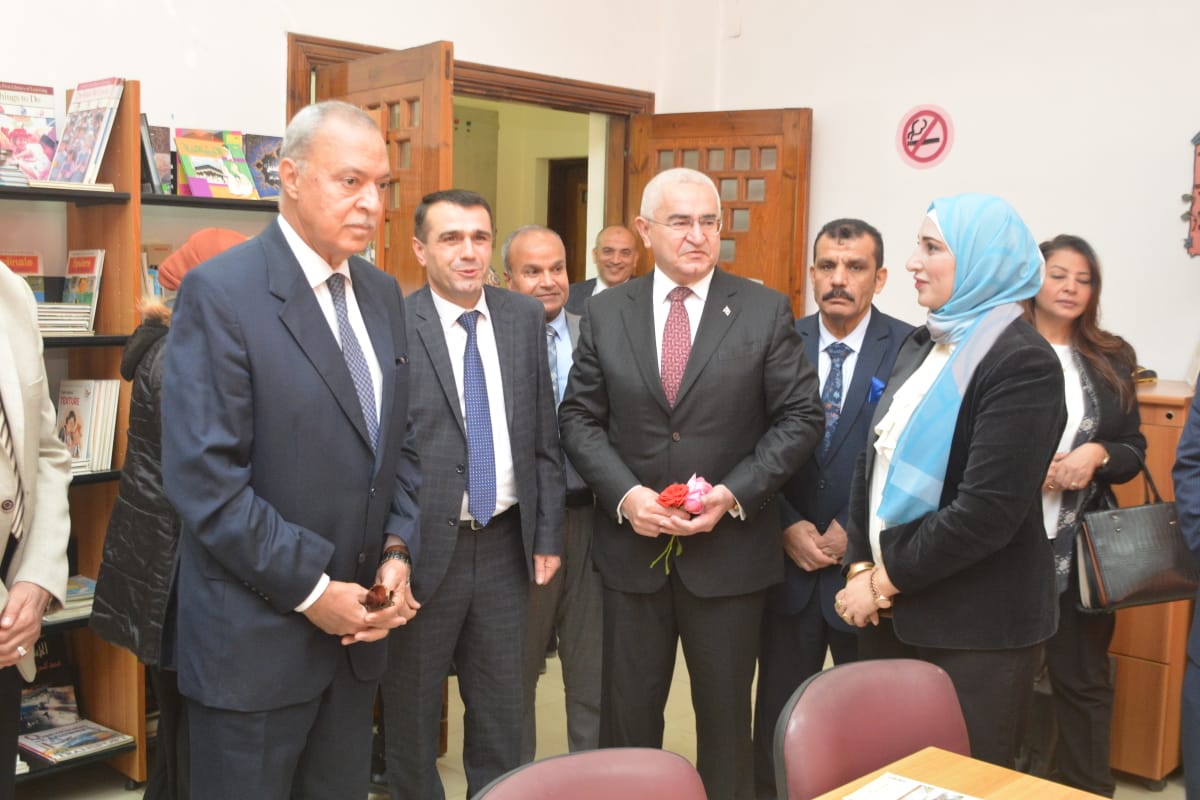 محافظ القليوبية يستقبل سفير أذربيجان بالقاهرة لوضع أكليل من الزهور على تمثال الزعيم حيدر علييف بالقناطر الخيرية (8)