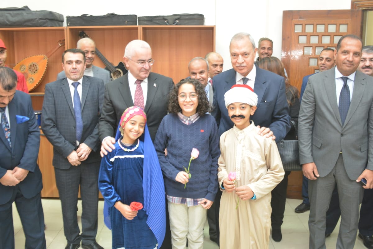 محافظ القليوبية يستقبل سفير أذربيجان بالقاهرة لوضع أكليل من الزهور على تمثال الزعيم حيدر علييف بالقناطر الخيرية (12)
