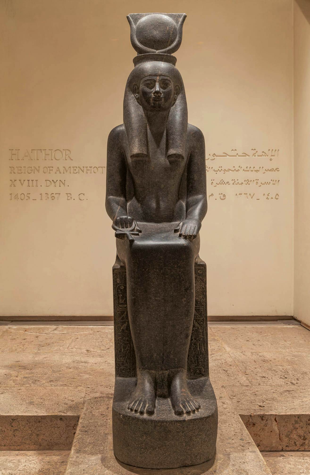 تمثال الإلهة حتحور فى متحف الأقصر