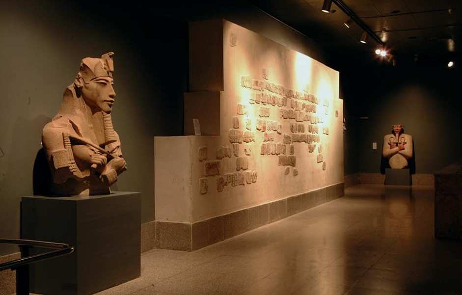 راس اخناتون داخل متحف الاقصر