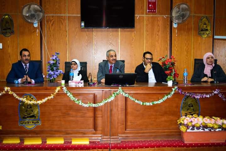 جانب من الندوة (2)