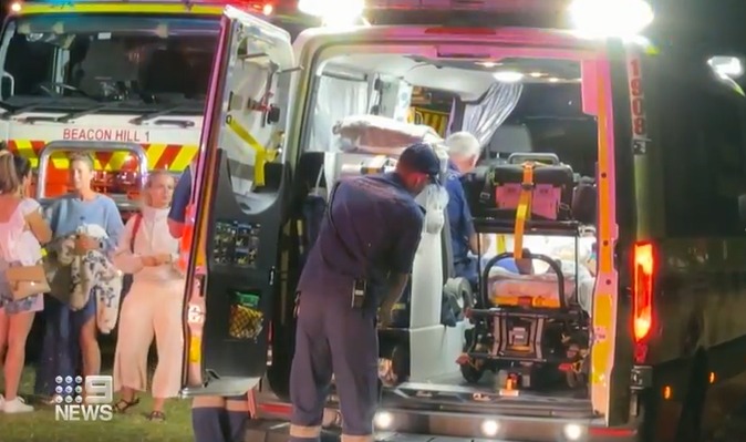 نقل المصابين بسيارات الإسعاف