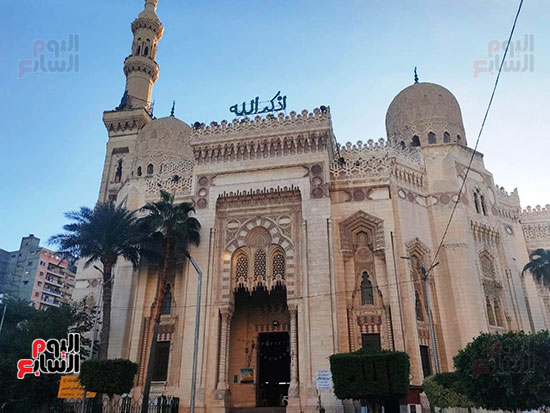 مسجد-المرسي-مزار-الآلاف-من-حول-العالم-(1)