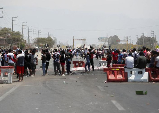 مظاهرات واشتباكات فى بيرو (8)