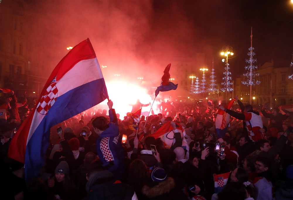 احتفالات جماهير كرواتيا (2)
