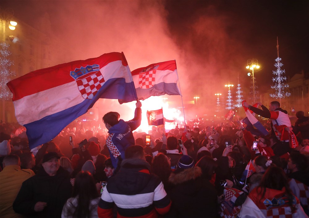 احتفالات جماهير كرواتيا (3)