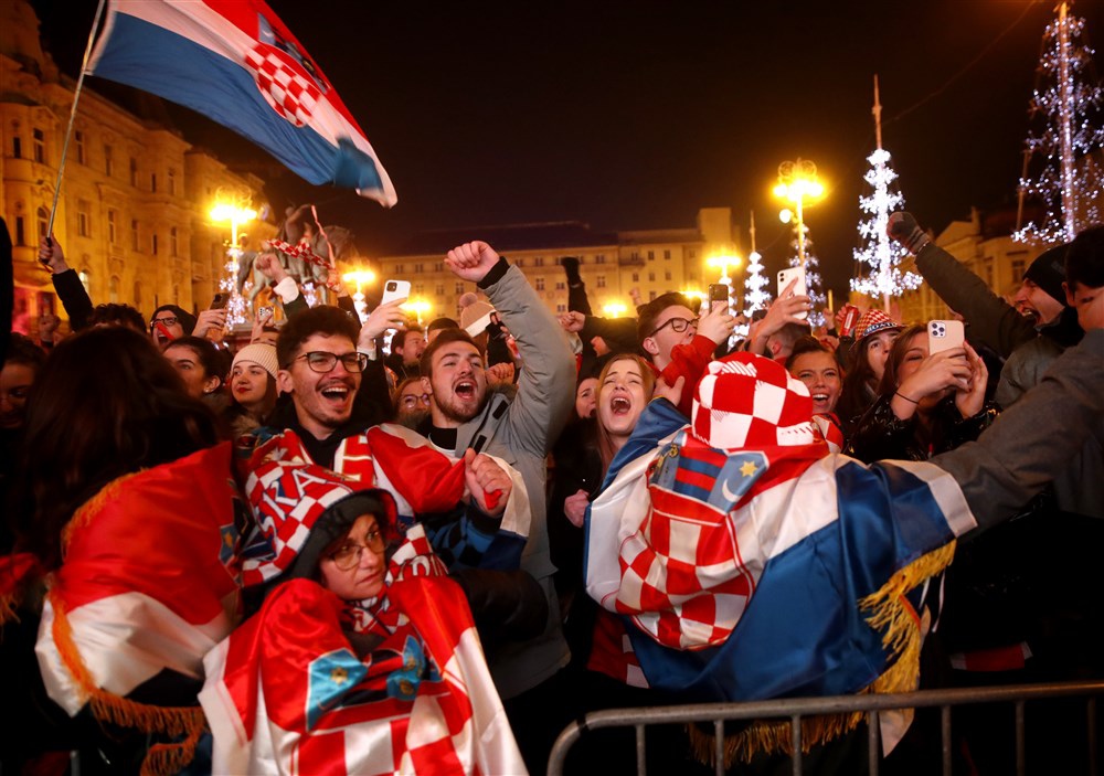احتفالات جماهير كرواتيا (4)
