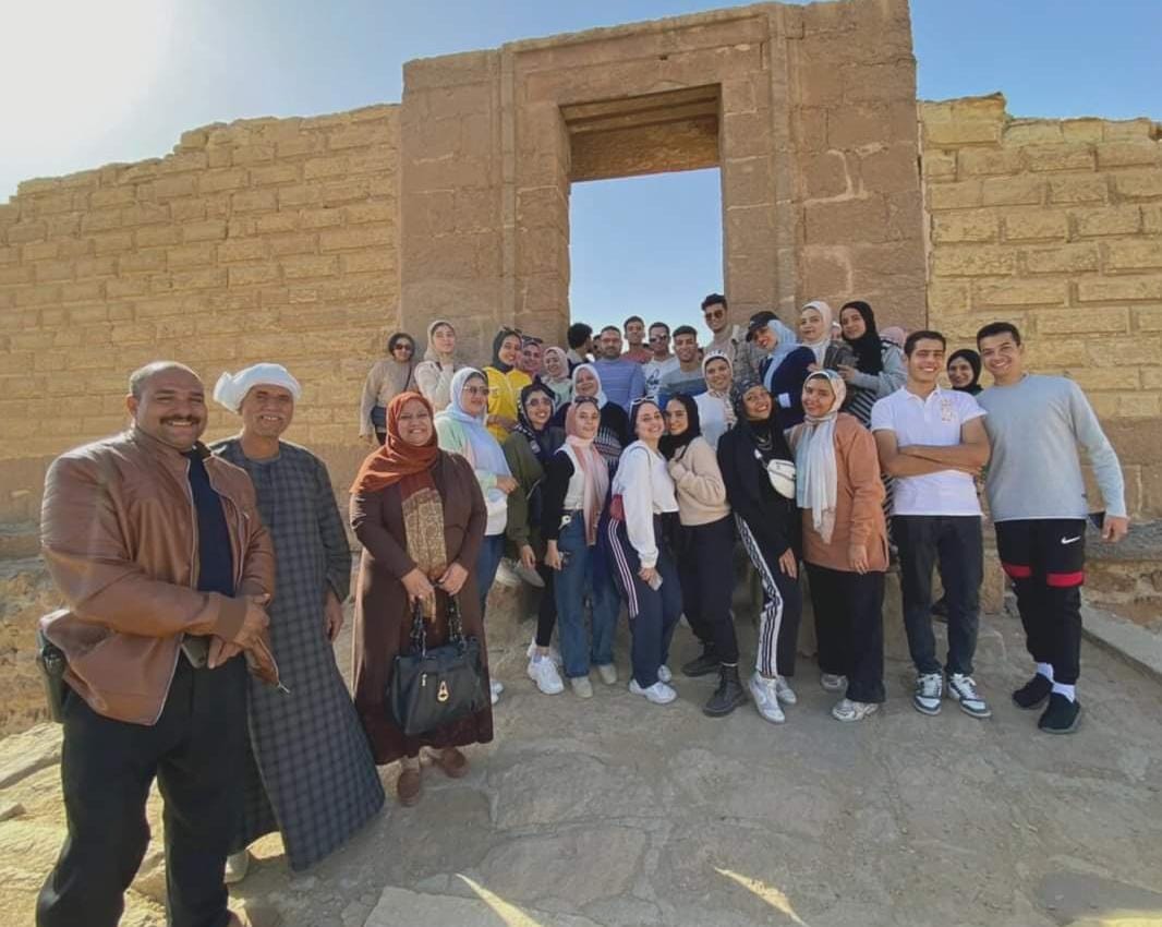 طلاب كلية السياحة بجامعة قناة السويس في زيارة ميدانية لمحافظة الفيوم (5)