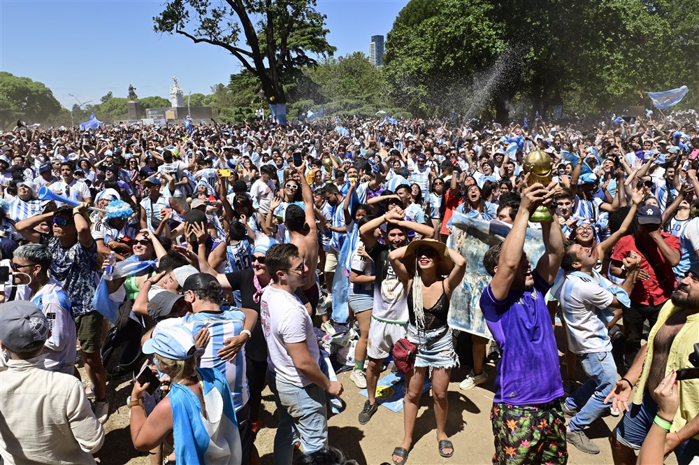 احتفالات جماهير الارجنتين بكاس العالم (9)