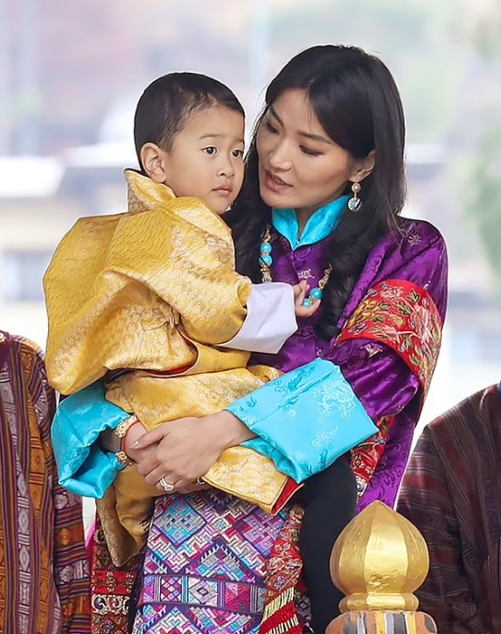 ملكة بوتان وابنها