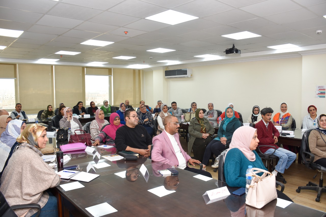 محافظة الإسكندرية تنظم دورة إعداد الكوادر القيادية تستهدف رفع كفاءة 40 من العاملين (2)
