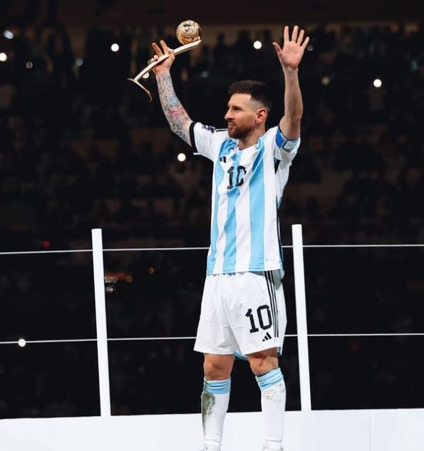 فرحة ميسي بكأس العالم 2022 (10)