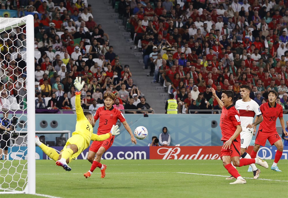 مباراة كوريا الجنوبية ضد البرتغال (15)
