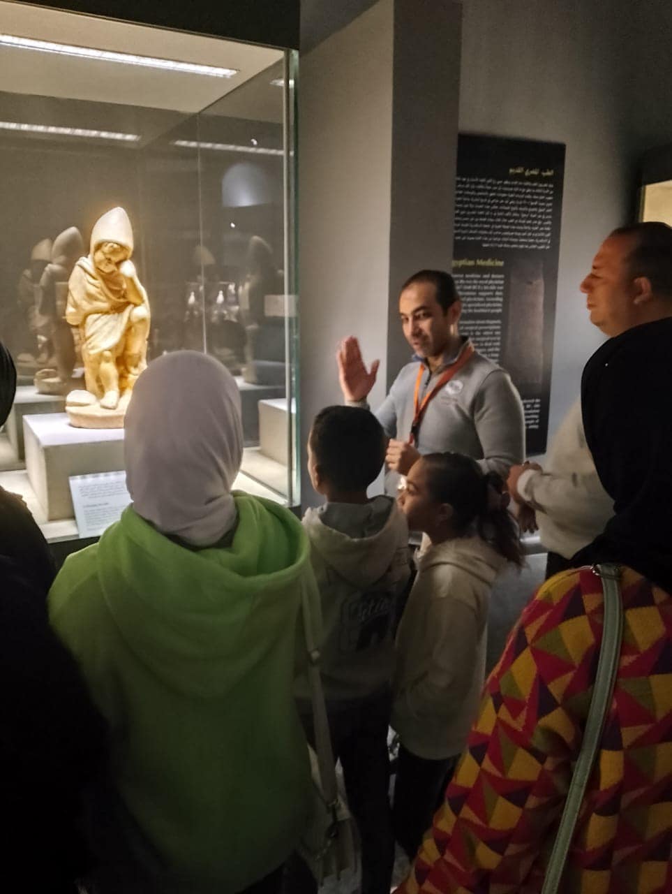 اقبال على مشاهدة التحف الاثرية بنمتحف كفر الشيخ