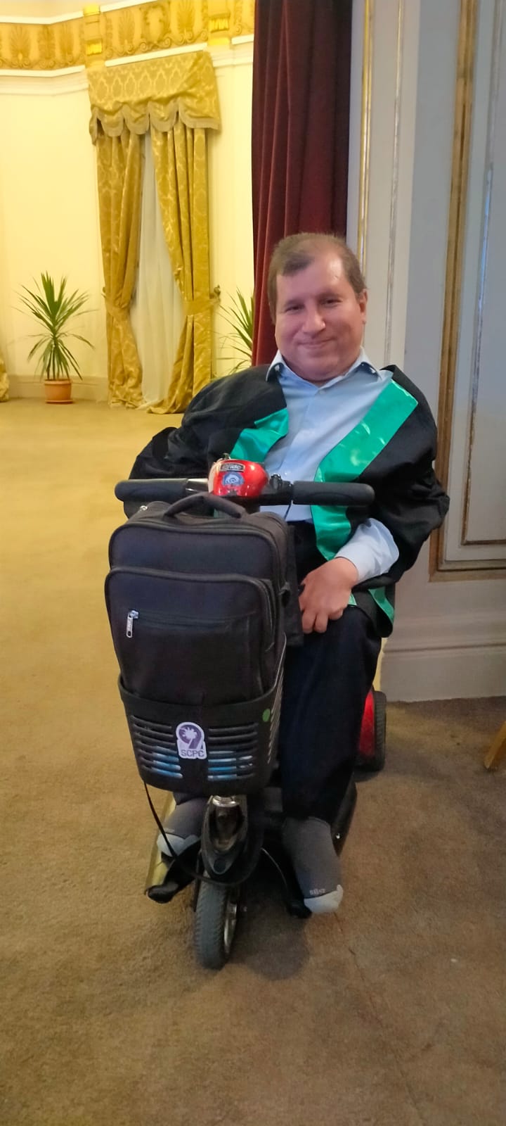 عالم بجامعة القاهرة من متحدى الإعاقة ينجح فى الوصول للمسابقة العالمية للبرمجة 15 عاما