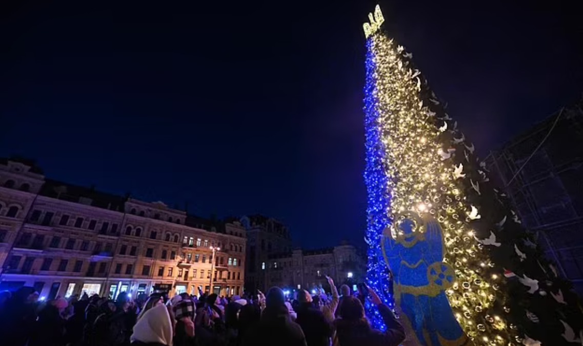 اضاءة شجرة الكريسماس فى أوكرانيا