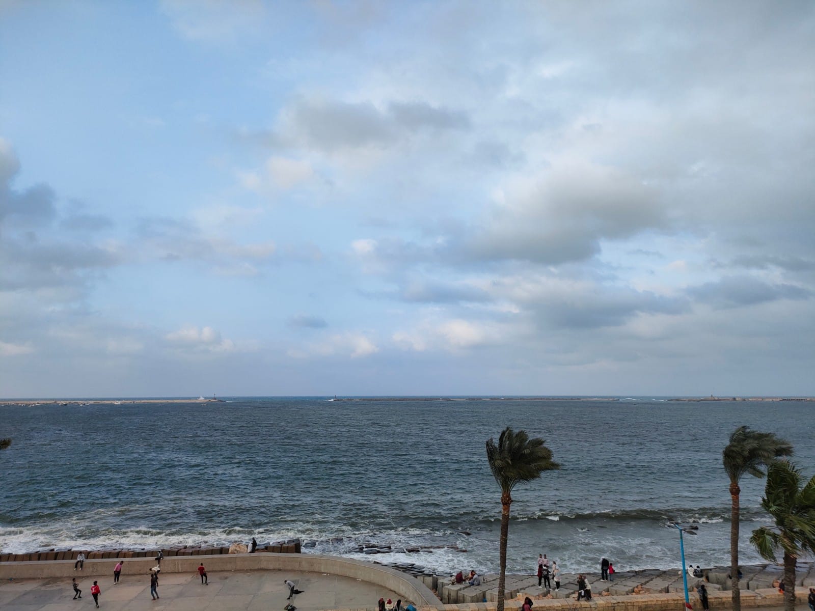 غيوم وسحب منخفضة وانخفاض درجات  علي أنحاء المحافظة بالإسكندرية (5)