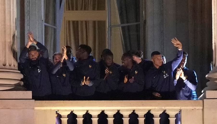 المنتخب يحيي الجمهور الفرنسي