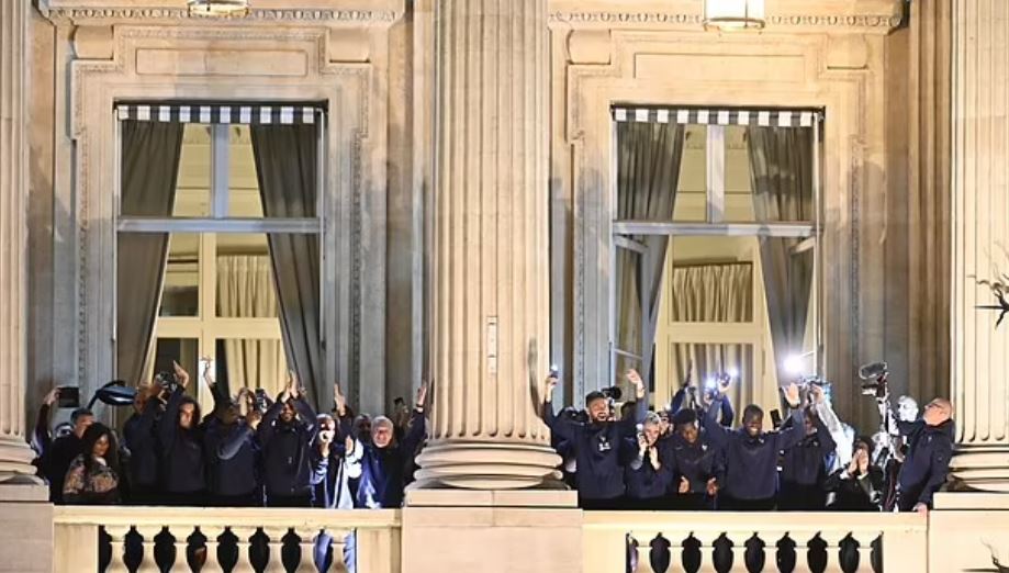 المنتخب الفرنسي وسط ترحاب ضخم